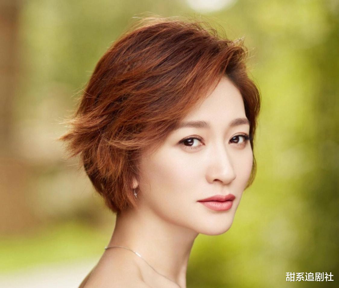 45岁女明星的寻心之旅，自然美景中的内心宁静探索